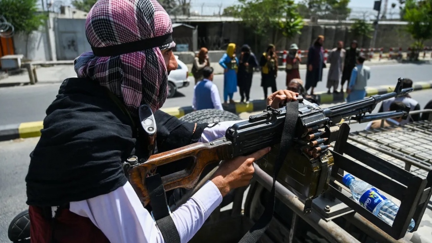 Taliban yêu cầu dân nộp vũ khí, Iraq bác bỏ lặp lại kịch bản Afghanistan, IS tái xuất